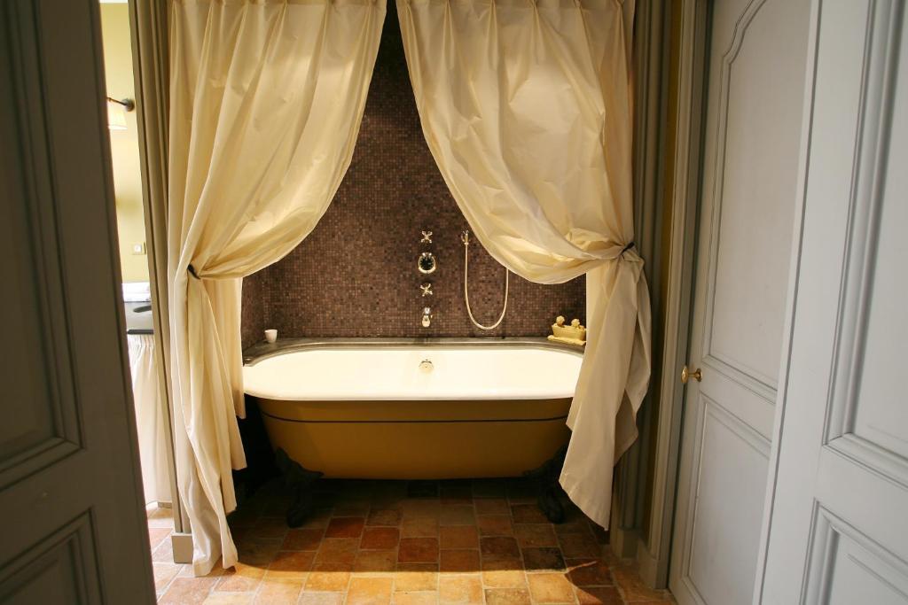 Relais Et Chateaux Michel Trama Пюимироль Номер фото
